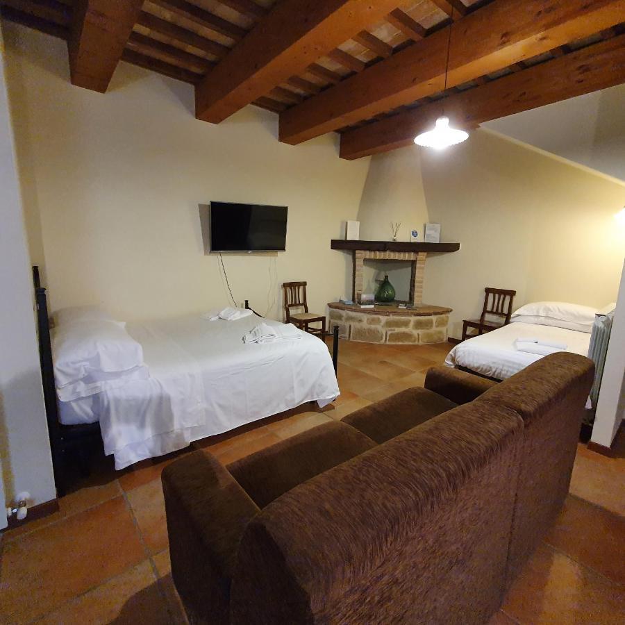 Pietra Maula Agriturismo Castelraimondo エクステリア 写真