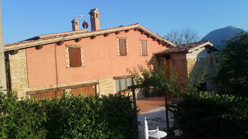 Pietra Maula Agriturismo Castelraimondo エクステリア 写真